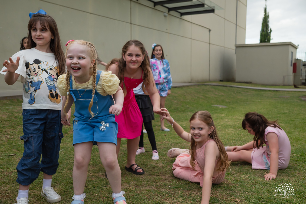 festa infantil - aniversário criança - fotografia infantil - hello kitty - animador roxito-chuva de neve- fotógrafo de festas – Salão Veredas – barraquinhas de kreps – diver kids – buffet de barraquinhas – Pelotas - música ao vivo - doces personalizados