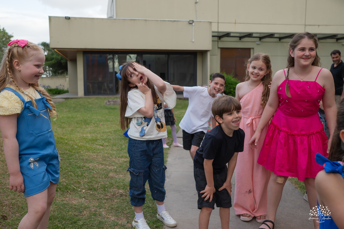 festa infantil - aniversário criança - fotografia infantil - hello kitty - animador roxito-chuva de neve- fotógrafo de festas – Salão Veredas – barraquinhas de kreps – diver kids – buffet de barraquinhas – Pelotas - música ao vivo - doces personalizados
