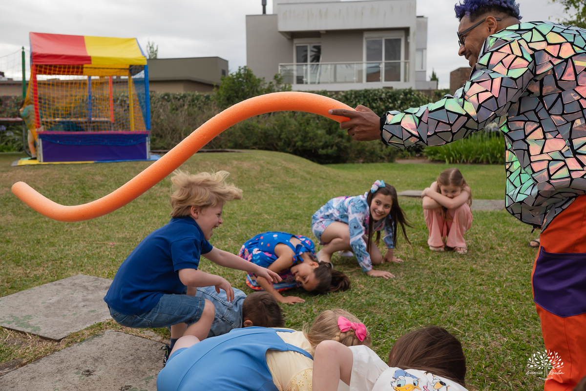 festa infantil - aniversário criança - fotografia infantil - hello kitty - animador roxito-chuva de neve- fotógrafo de festas – Salão Veredas – barraquinhas de kreps – diver kids – buffet de barraquinhas – Pelotas - música ao vivo - doces personalizados