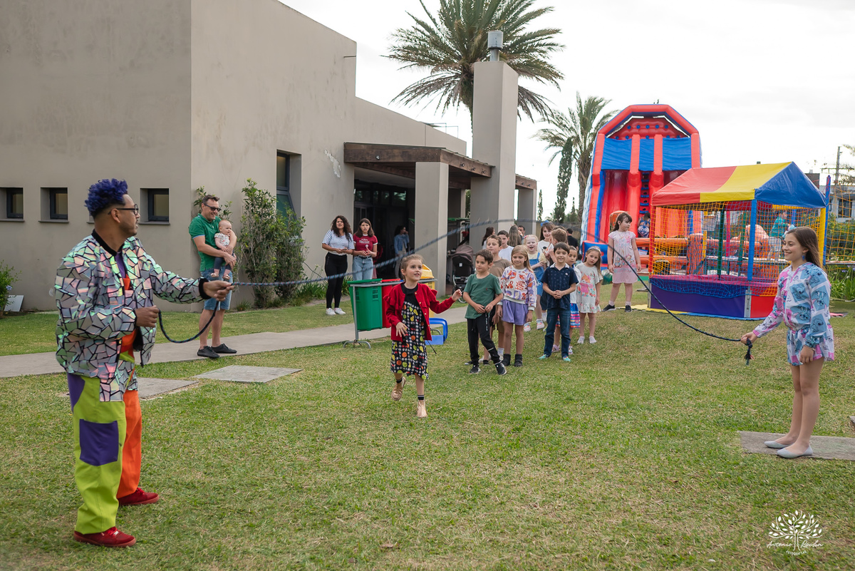 festa infantil - aniversário criança - fotografia infantil - hello kitty - animador roxito-chuva de neve- fotógrafo de festas – Salão Veredas – barraquinhas de kreps – diver kids – buffet de barraquinhas – Pelotas - música ao vivo - doces personalizados