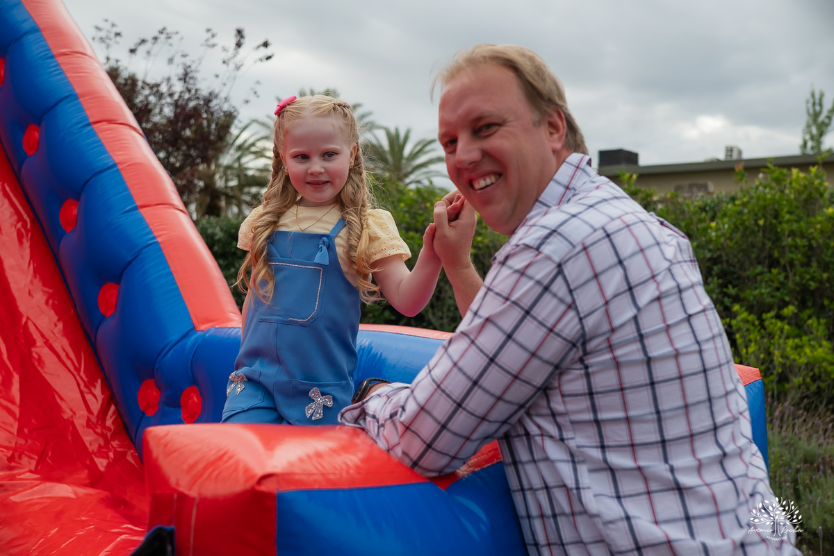 festa infantil - aniversário criança - fotografia infantil - hello kitty - animador roxito-chuva de neve- fotógrafo de festas – Salão Veredas – barraquinhas de kreps – diver kids – buffet de barraquinhas – Pelotas - música ao vivo - doces personalizados