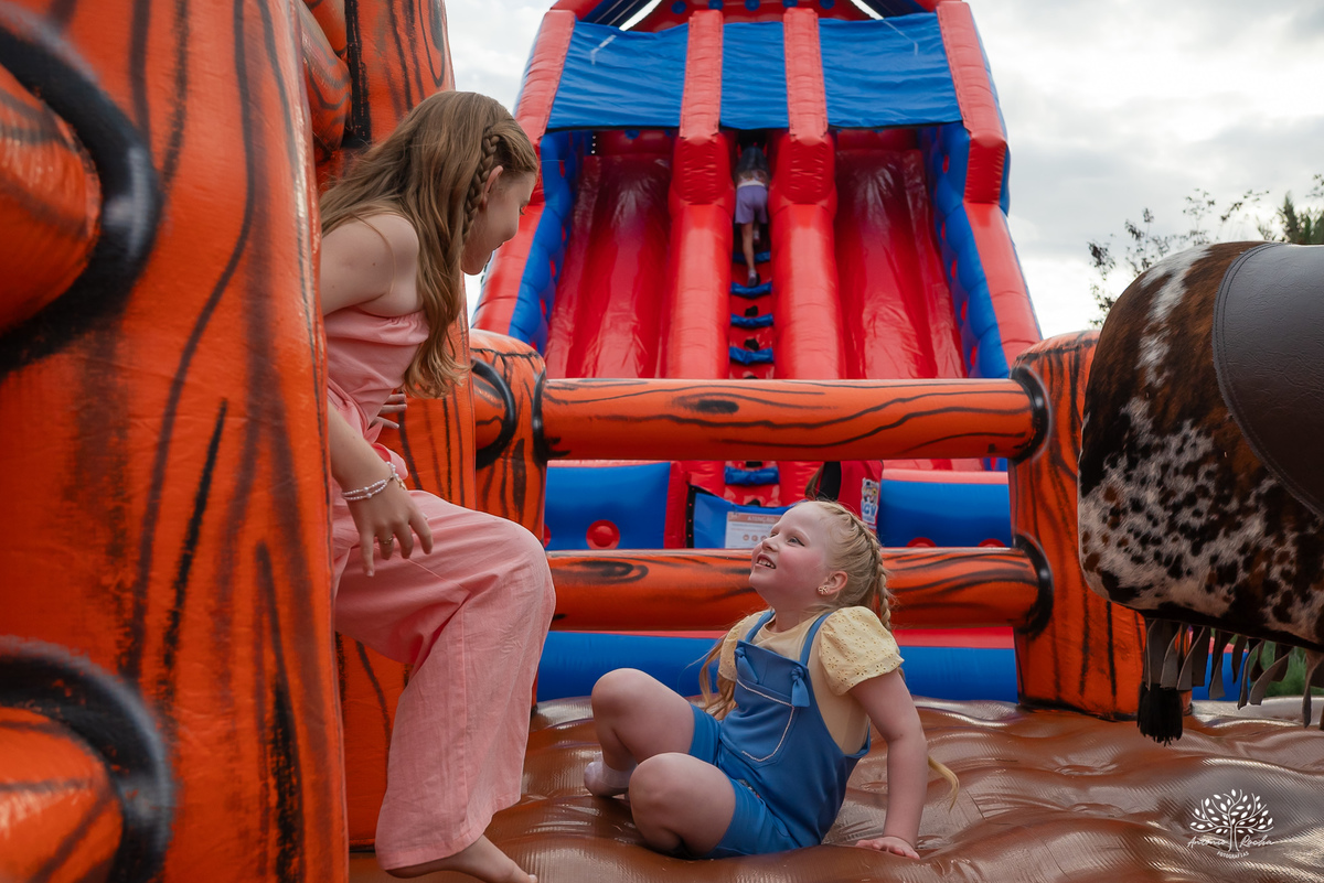 festa infantil - aniversário criança - fotografia infantil - hello kitty - animador roxito-chuva de neve- fotógrafo de festas – Salão Veredas – barraquinhas de kreps – diver kids – buffet de barraquinhas – Pelotas - música ao vivo - doces personalizados