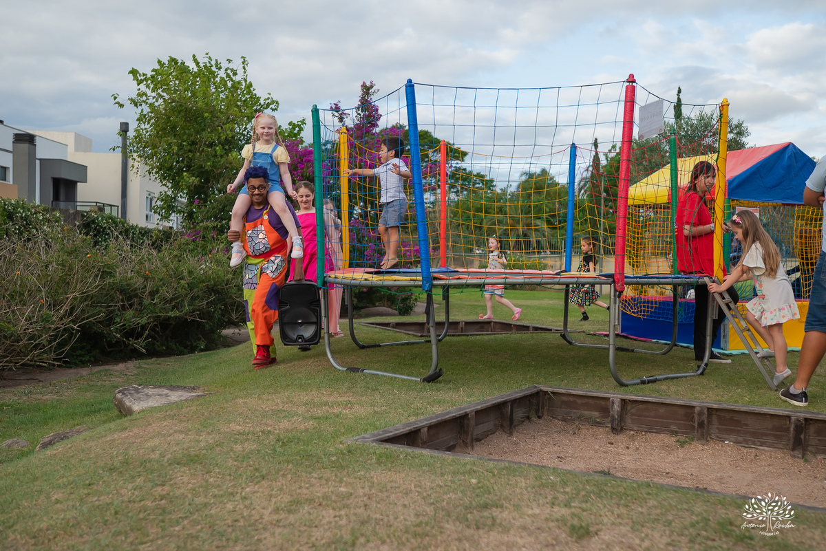 festa infantil - aniversário criança - fotografia infantil - hello kitty - animador roxito-chuva de neve- fotógrafo de festas – Salão Veredas – barraquinhas de kreps – diver kids – buffet de barraquinhas – Pelotas - música ao vivo - doces personalizados
