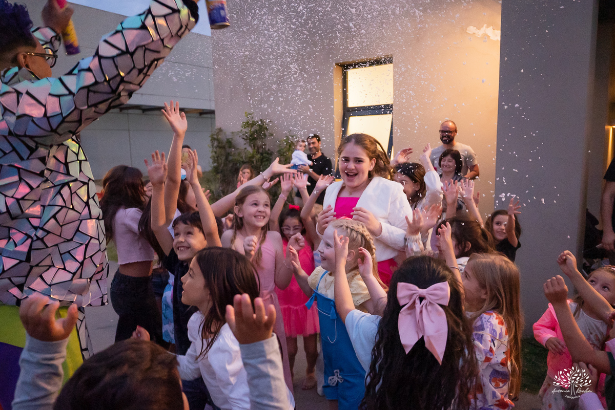 festa infantil - aniversário criança - fotografia infantil - hello kitty - animador roxito-chuva de neve- fotógrafo de festas – Salão Veredas – barraquinhas de kreps – diver kids – buffet de barraquinhas – Pelotas - música ao vivo - doces personalizados