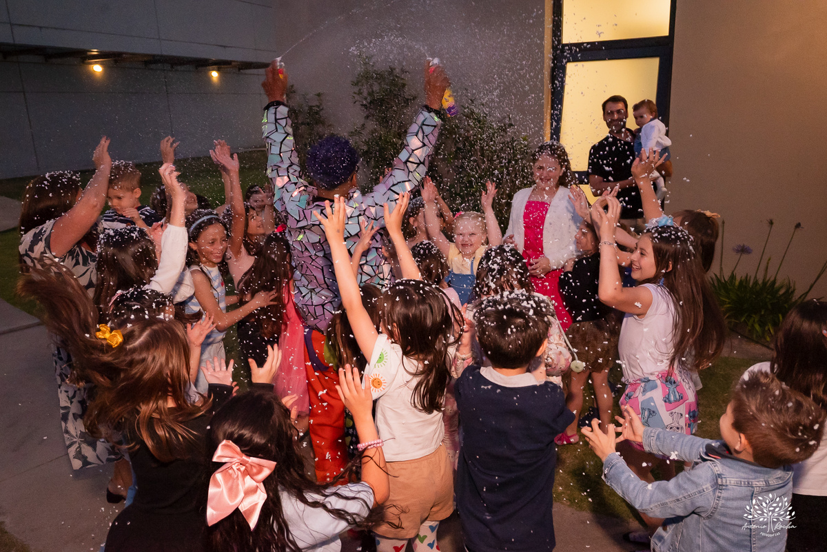 festa infantil - aniversário criança - fotografia infantil - hello kitty - animador roxito-chuva de neve- fotógrafo de festas – Salão Veredas – barraquinhas de kreps – diver kids – buffet de barraquinhas – Pelotas - música ao vivo - doces personalizados