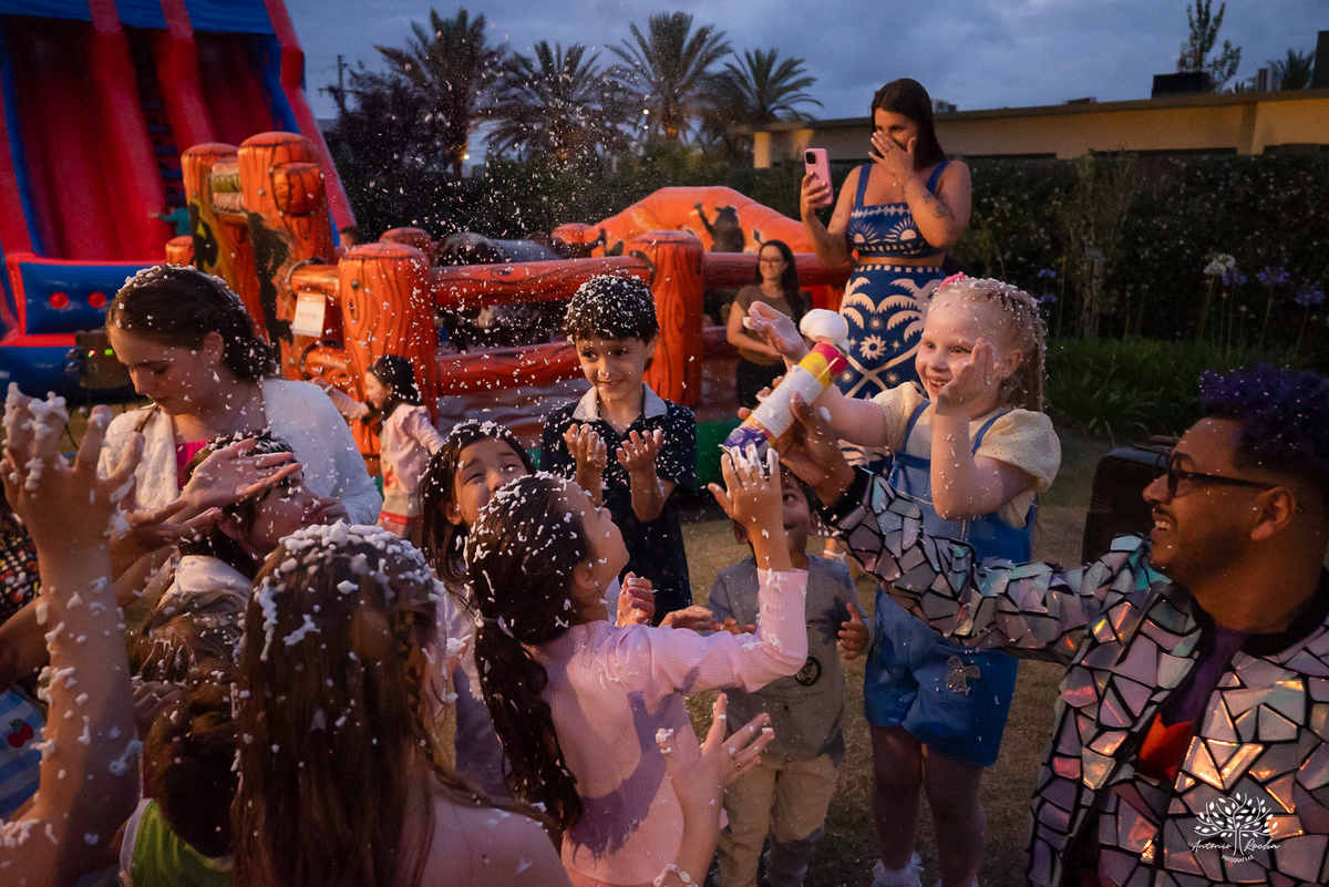 festa infantil - aniversário criança - fotografia infantil - hello kitty - animador roxito-chuva de neve- fotógrafo de festas – Salão Veredas – barraquinhas de kreps – diver kids – buffet de barraquinhas – Pelotas - música ao vivo - doces personalizados