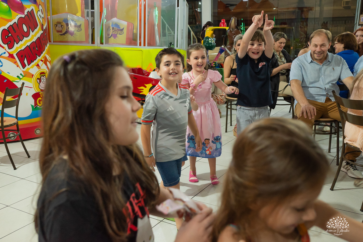 aniversário infantil - fotógrafo de criança - fotografia infantil - fotógrafo em Pelotas - festa de criança - ensaio infantil - dia de princesa - fotografia de família - Mr Pateta - Stitch - Antonio Rocha Fotografias - Tio Guigui - Show do Parabéns