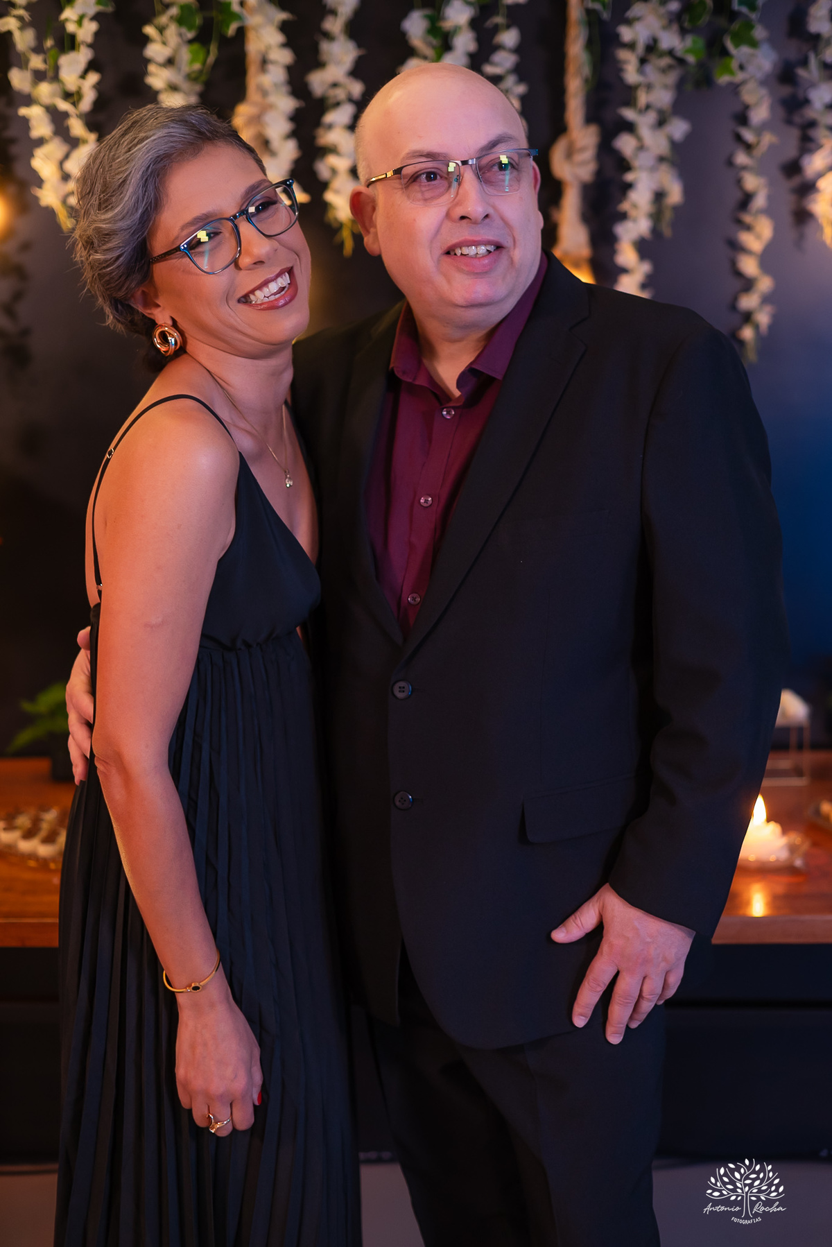 Momento especial da debutante com familiares durante a comemoração dos 15 anos.