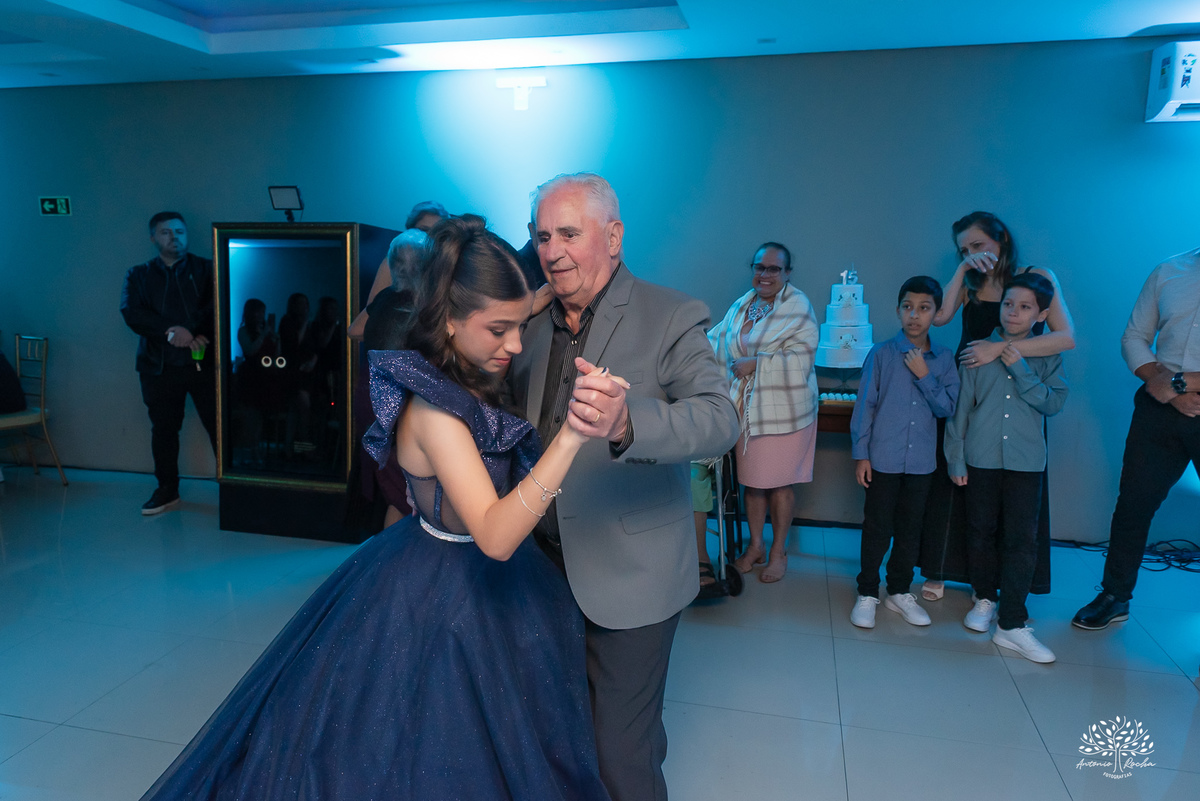 A valsa da debutante com o avôi