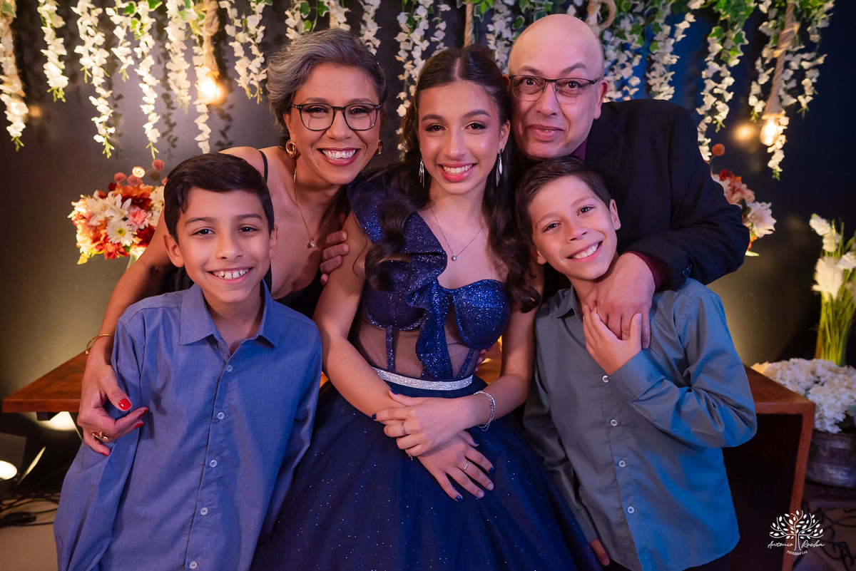 Família reunida para uma linda foto de 15 anos