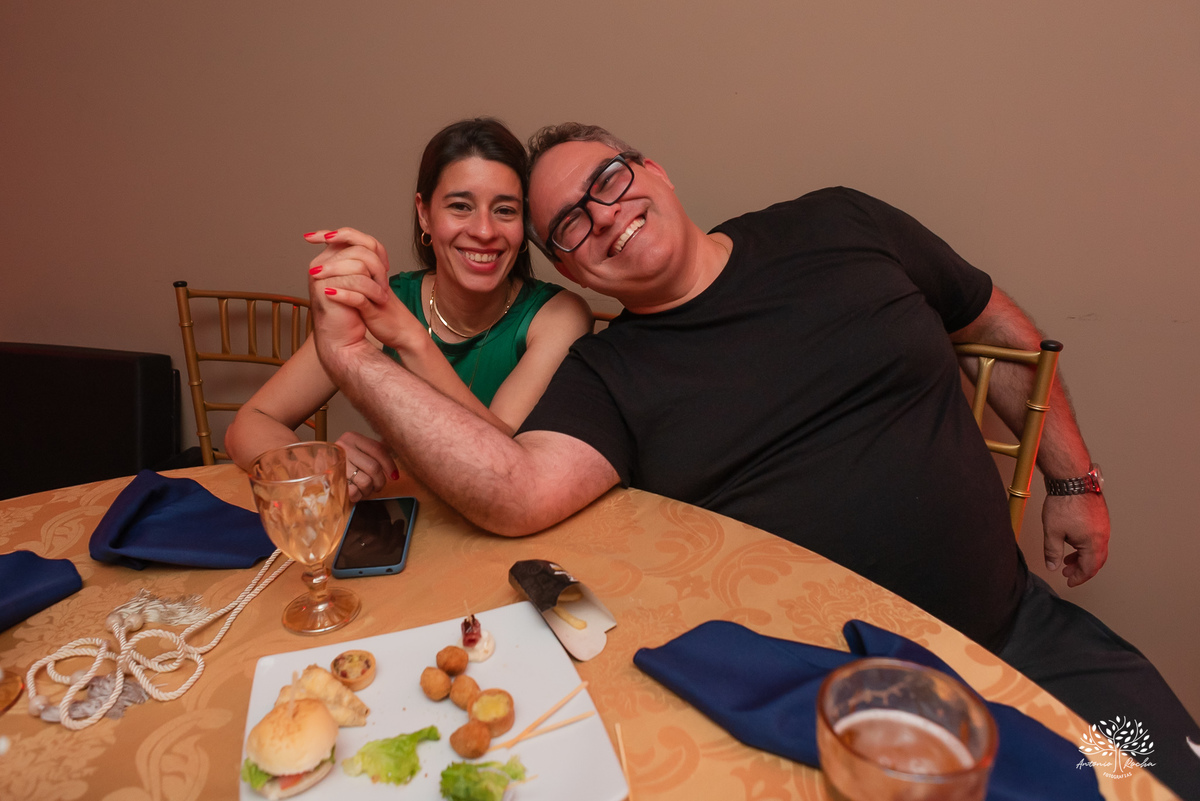 Convidados curtindo a pista na festa de 15 anos