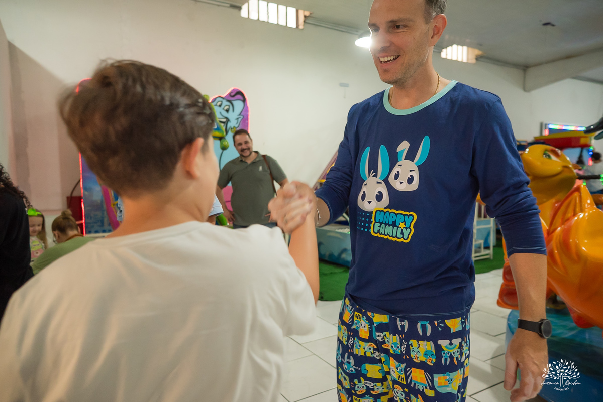 aniversário infantil - festa do pijama - Fest Club - fotografia infantil - festa infatil - família - infância - alegria - kamikaze  - festa no salão - fotógrafo de festa infantil - Antonio Rocha Fotografias - Pelotas - Máscara de Dormir - Touca de cetim