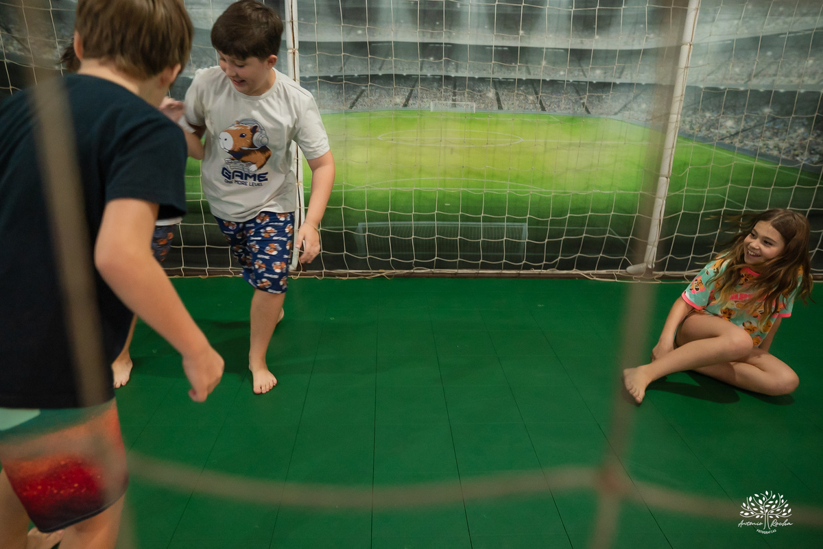 aniversário infantil - festa do pijama - Fest Club - fotografia infantil - festa infatil - família - infância - alegria - kamikaze  - festa no salão - fotógrafo de festa infantil - Antonio Rocha Fotografias - Pelotas - Máscara de Dormir - Touca de cetim