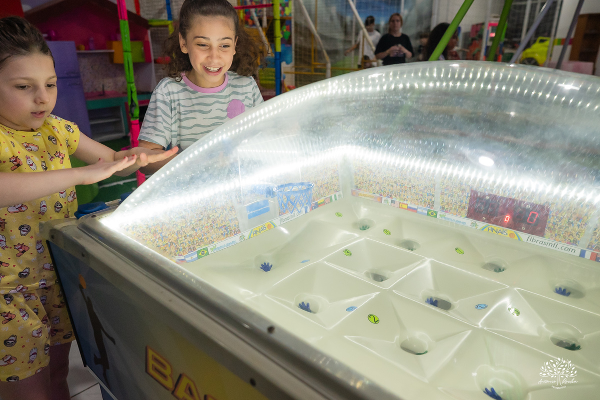aniversário infantil - festa do pijama - Fest Club - fotografia infantil - festa infatil - família - infância - alegria - kamikaze  - festa no salão - fotógrafo de festa infantil - Antonio Rocha Fotografias - Pelotas - Máscara de Dormir - Touca de cetim