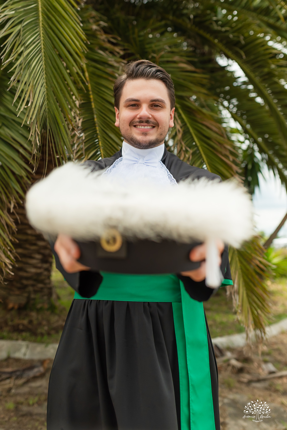 colação de grau medicina - formatura medicina ucpel – formando(a) - fotógrafo formatura pelotas - colação medicina ucpel - recepção de formatura - fotos de formatura medicina - cerimônia de colação - detalhes da recepção - antonio rocha fotografias - toga
