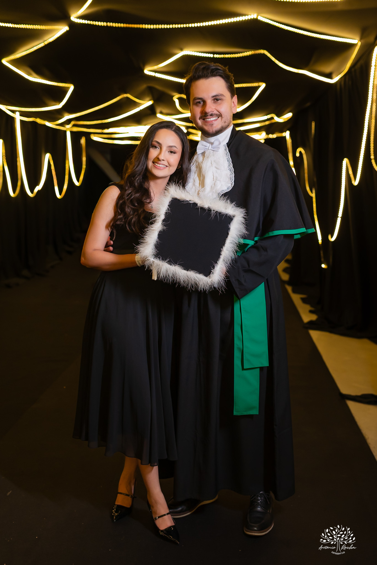 colação de grau medicina - formatura medicina ucpel – formando(a) - fotógrafo formatura pelotas - colação medicina ucpel - recepção de formatura - fotos de formatura medicina - cerimônia de colação - detalhes da recepção - antonio rocha fotografias - toga