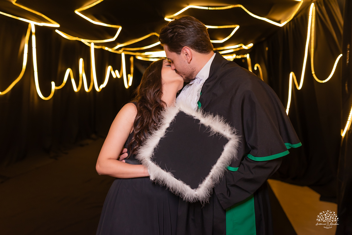 colação de grau medicina - formatura medicina ucpel – formando(a) - fotógrafo formatura pelotas - colação medicina ucpel - recepção de formatura - fotos de formatura medicina - cerimônia de colação - detalhes da recepção - antonio rocha fotografias - toga