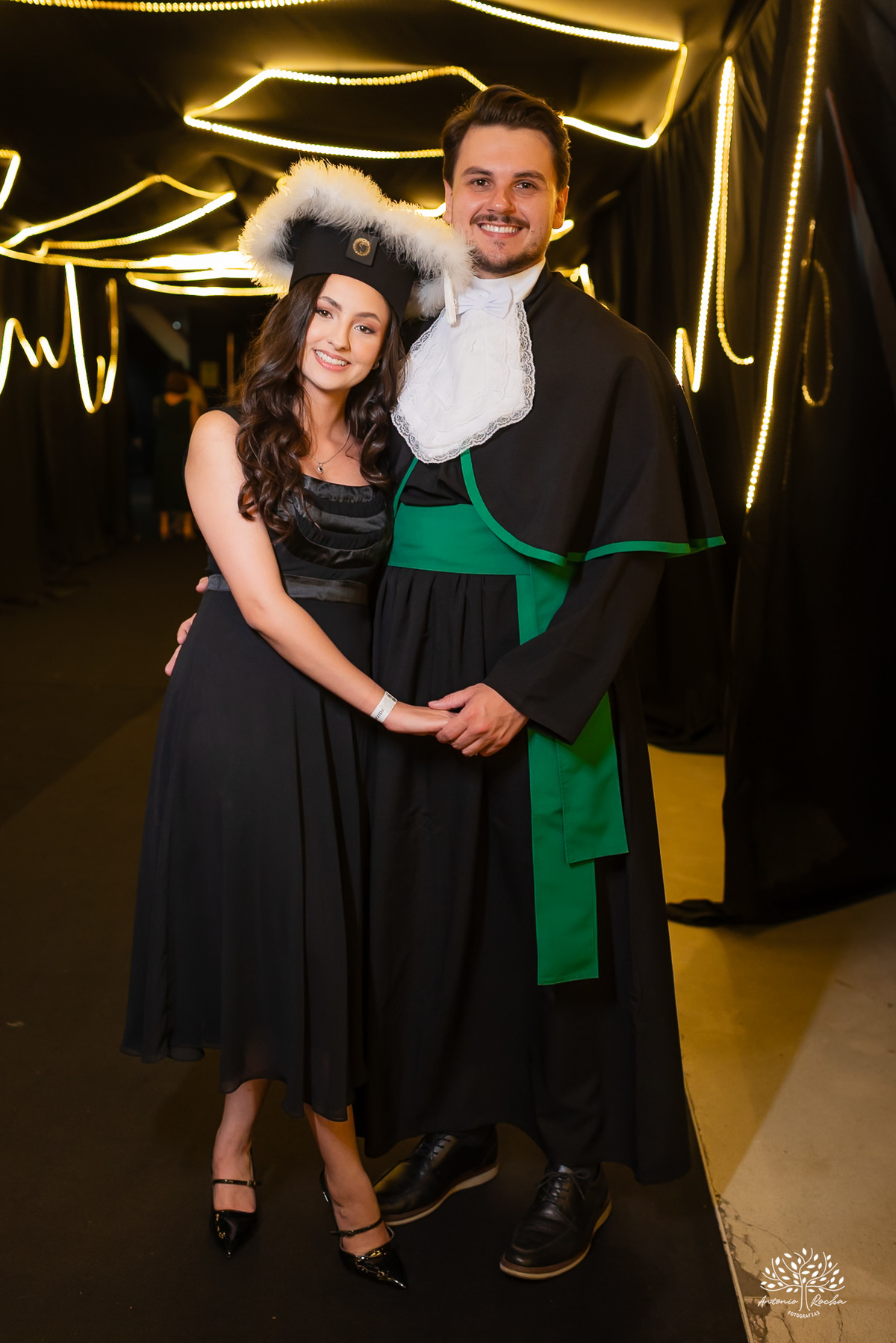 colação de grau medicina - formatura medicina ucpel – formando(a) - fotógrafo formatura pelotas - colação medicina ucpel - recepção de formatura - fotos de formatura medicina - cerimônia de colação - detalhes da recepção - antonio rocha fotografias - toga