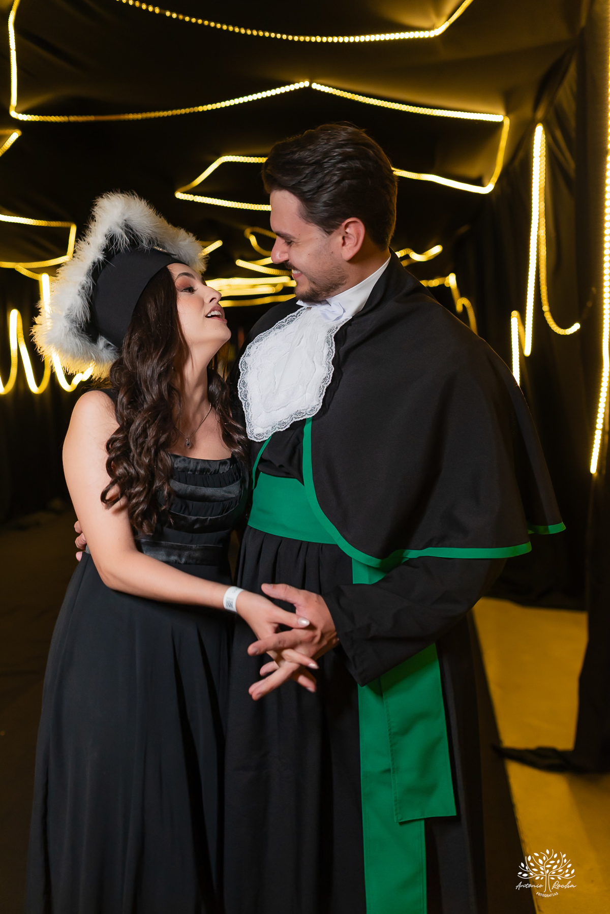 colação de grau medicina - formatura medicina ucpel – formando(a) - fotógrafo formatura pelotas - colação medicina ucpel - recepção de formatura - fotos de formatura medicina - cerimônia de colação - detalhes da recepção - antonio rocha fotografias - toga