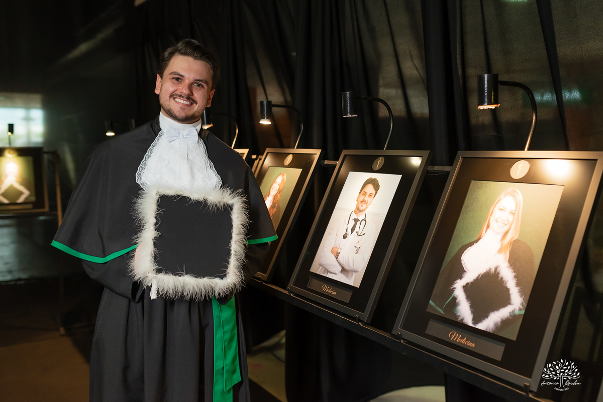 colação de grau medicina - formatura medicina ucpel – formando(a) - fotógrafo formatura pelotas - colação medicina ucpel - recepção de formatura - fotos de formatura medicina - cerimônia de colação - detalhes da recepção - antonio rocha fotografias - toga
