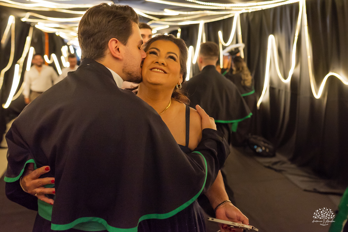 colação de grau medicina - formatura medicina ucpel – formando(a) - fotógrafo formatura pelotas - colação medicina ucpel - recepção de formatura - fotos de formatura medicina - cerimônia de colação - detalhes da recepção - antonio rocha fotografias - toga