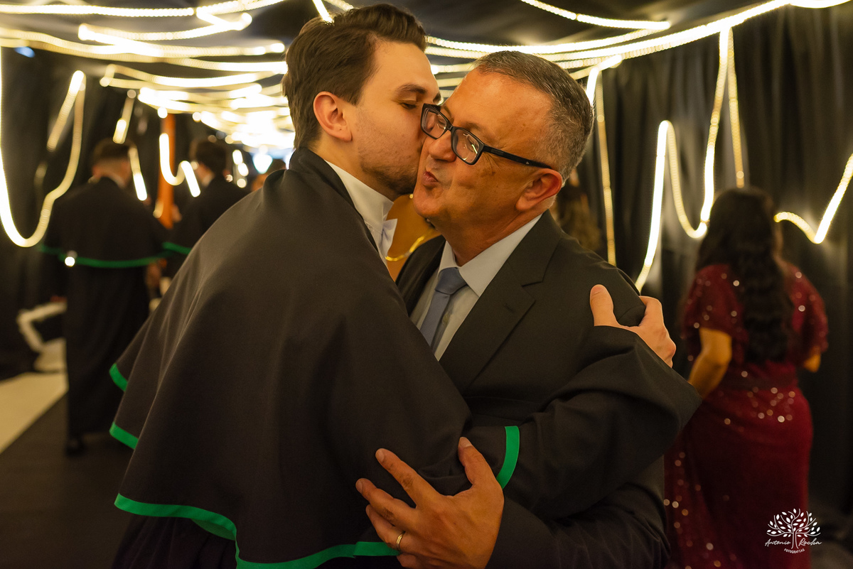 colação de grau medicina - formatura medicina ucpel – formando(a) - fotógrafo formatura pelotas - colação medicina ucpel - recepção de formatura - fotos de formatura medicina - cerimônia de colação - detalhes da recepção - antonio rocha fotografias - toga