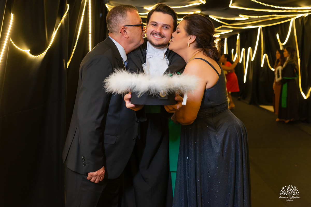 colação de grau medicina - formatura medicina ucpel – formando(a) - fotógrafo formatura pelotas - colação medicina ucpel - recepção de formatura - fotos de formatura medicina - cerimônia de colação - detalhes da recepção - antonio rocha fotografias - toga