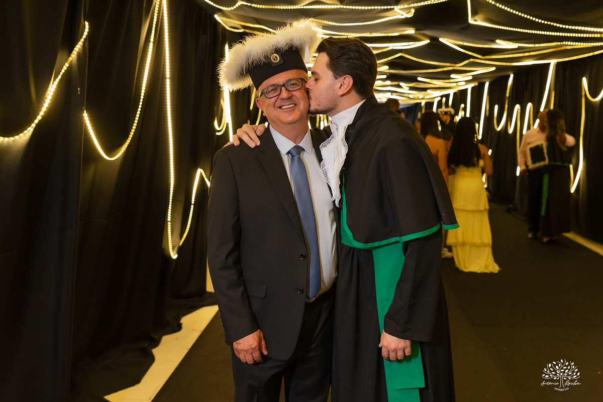 colação de grau medicina - formatura medicina ucpel – formando(a) - fotógrafo formatura pelotas - colação medicina ucpel - recepção de formatura - fotos de formatura medicina - cerimônia de colação - detalhes da recepção - antonio rocha fotografias - toga