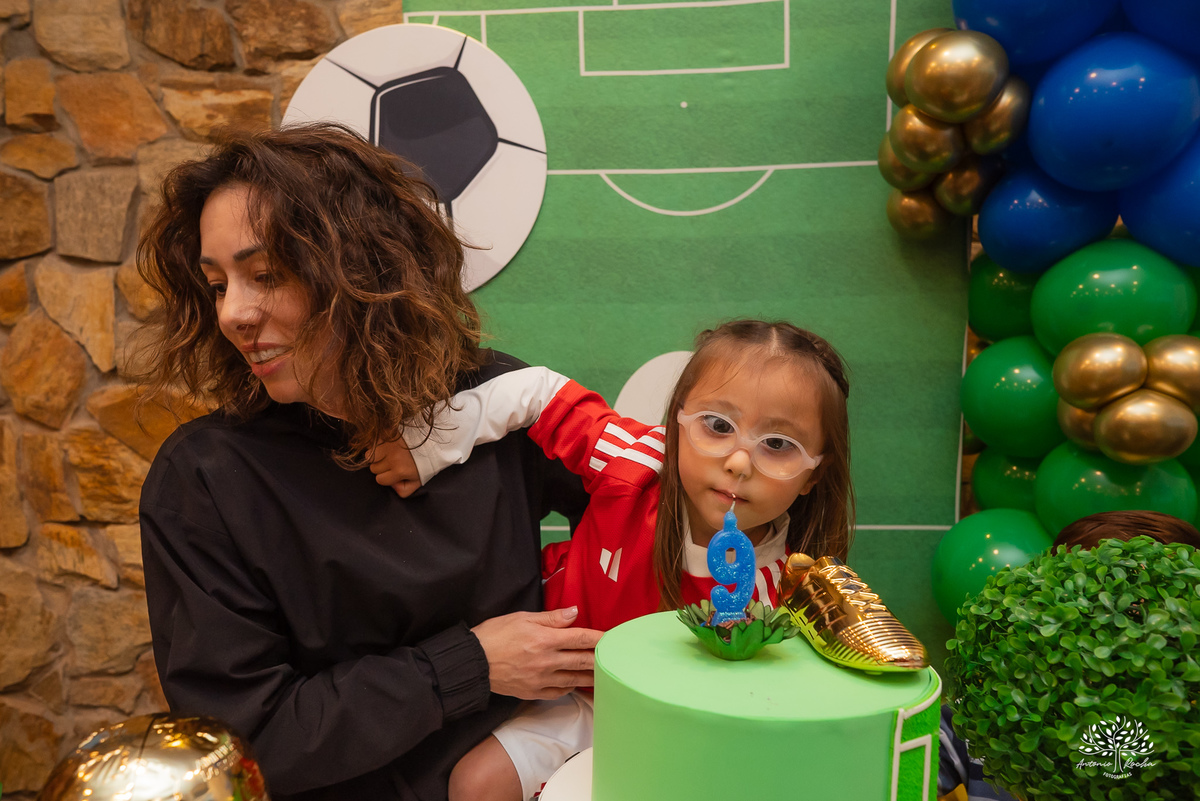 Raul 9 anos - aniversário infantil - festa infantil - fotografia de aniversário - futebol - salão de condomínio - família - infância - troca de figurinhas - picolé - Pelotas - irmãos - brincadeiras - memórias - Antonio Rocha Fotografias - Rivivera - copa