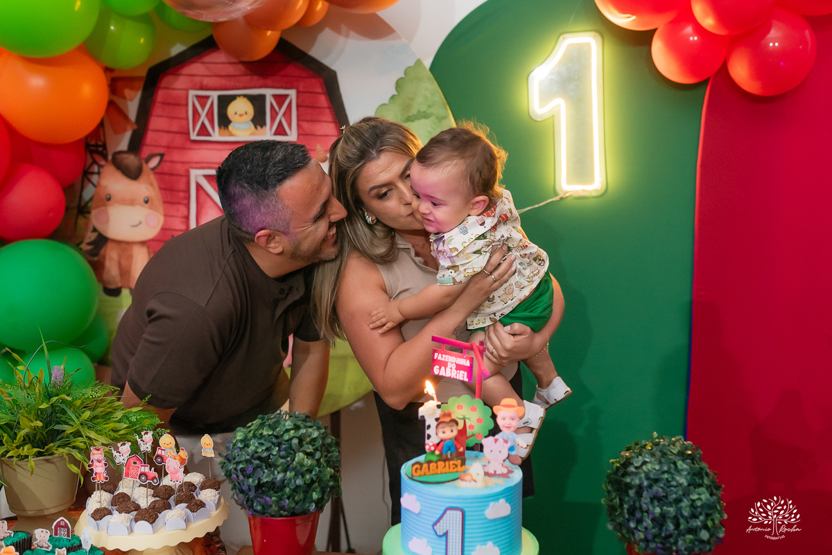 Gabriel 1 ano - aniversário infantil - festa fazendinha - Fazendinha do Gabriel - fotografia de aniversário - Loly Pop - fotografia de família - primeiro aniversário - infância - parabéns - memórias afetivas - Antonio Rocha Fotografias - primeiro aninho