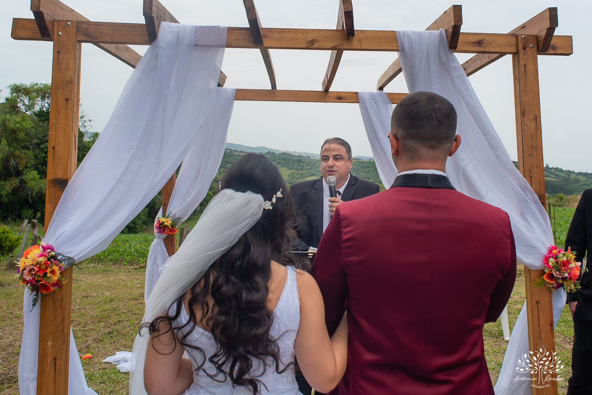 Mayara & Giovani – Casamento – Casamento Cristão – Sítio Santo Amor – Dia do Sim – Buquê – Beijo de Cinema – Deus – Amor – Escolha Mútua – Morro Redondo – Pelotas/RS – RS – @antoniorochafotografias
