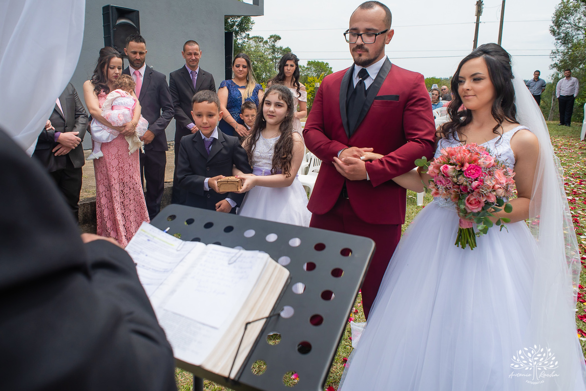 Mayara & Giovani – Casamento – Casamento Cristão – Sítio Santo Amor – Dia do Sim – Buquê – Beijo de Cinema – Deus – Amor – Escolha Mútua – Morro Redondo – Pelotas/RS – RS – @antoniorochafotografias