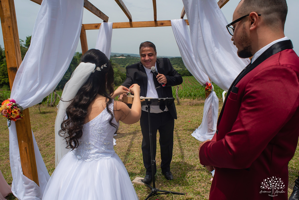 Mayara & Giovani – Casamento – Casamento Cristão – Sítio Santo Amor – Dia do Sim – Buquê – Beijo de Cinema – Deus – Amor – Escolha Mútua – Morro Redondo – Pelotas/RS – RS – @antoniorochafotografias