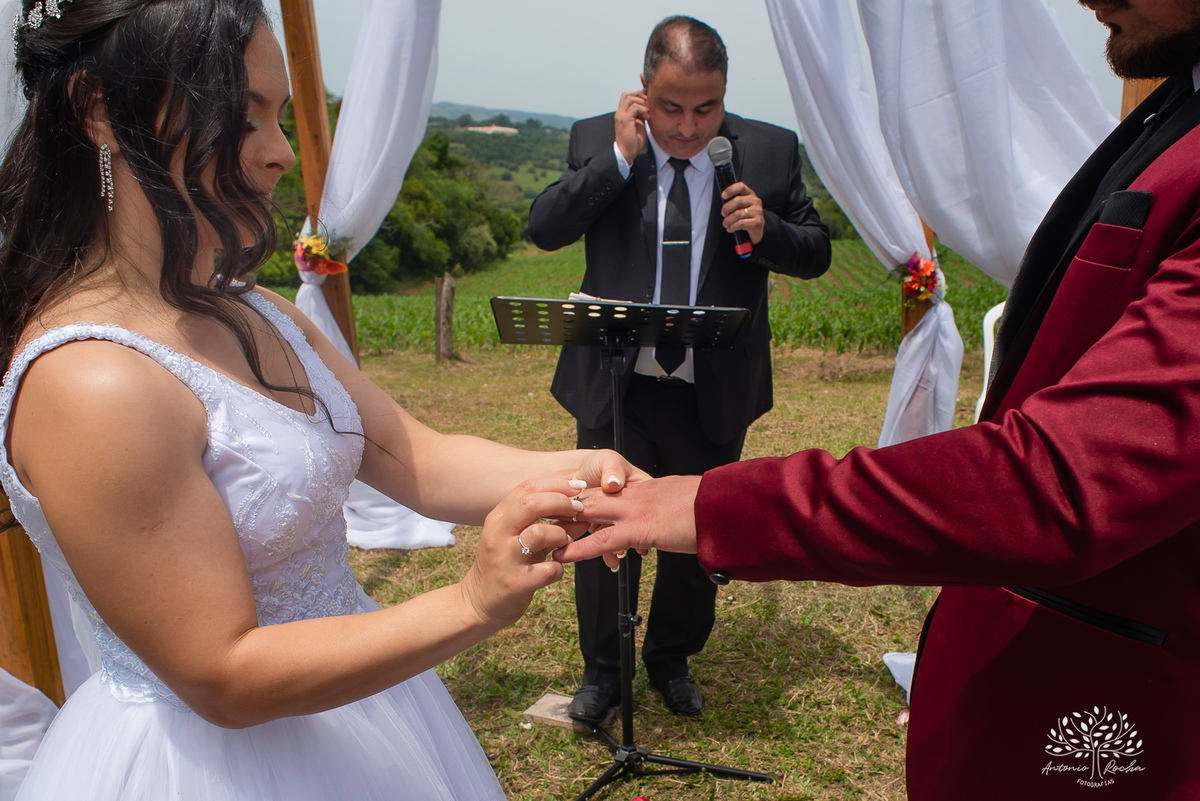 Mayara & Giovani – Casamento – Casamento Cristão – Sítio Santo Amor – Dia do Sim – Buquê – Beijo de Cinema – Deus – Amor – Escolha Mútua – Morro Redondo – Pelotas/RS – RS – @antoniorochafotografias