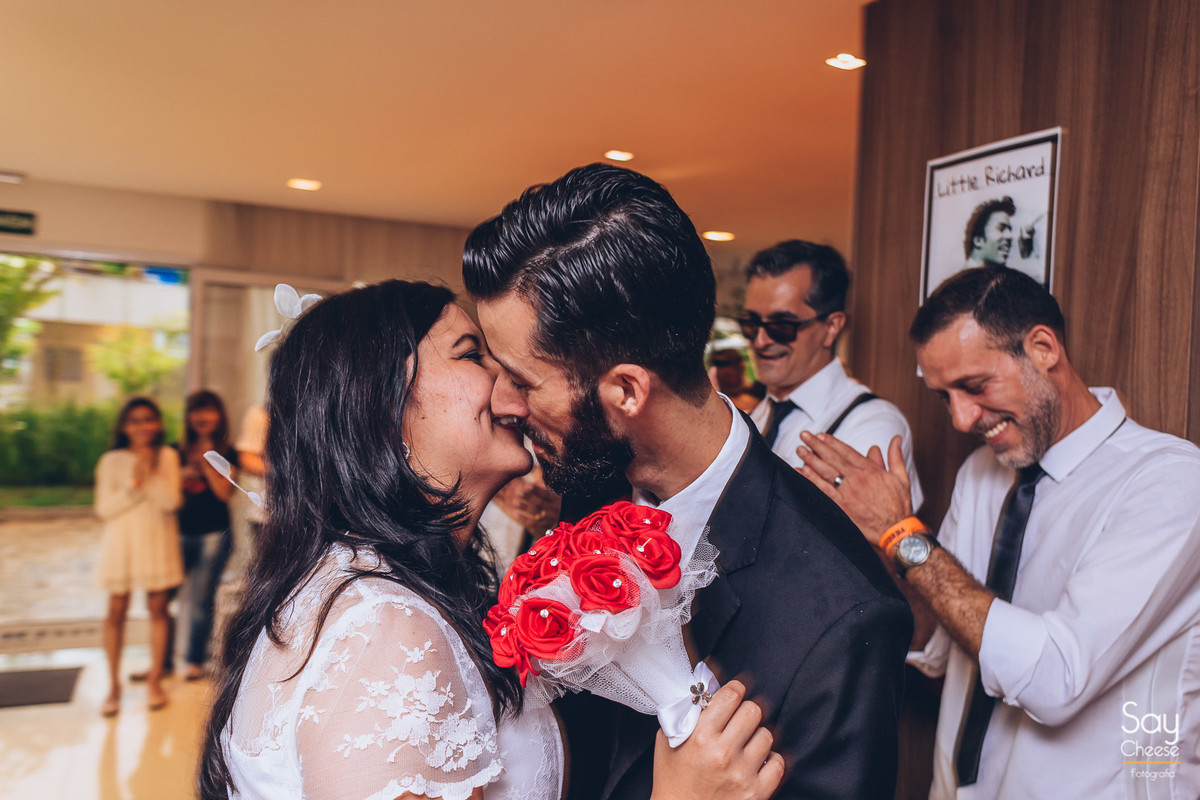 Mini-Wedding - Cerimônia Temática - Beijo dos noivos