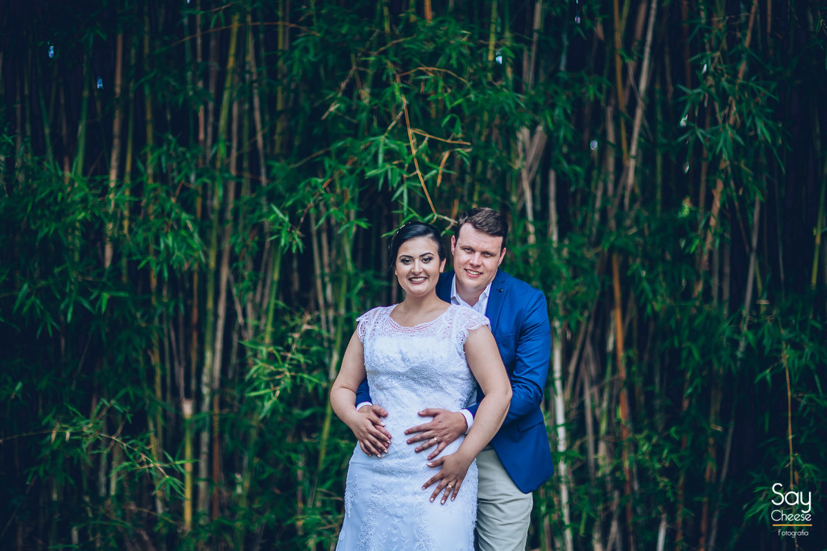 ensaio de noivos ao ar livre em casamento no campo ao ar livre fotografado por Say Cheese Fotografia