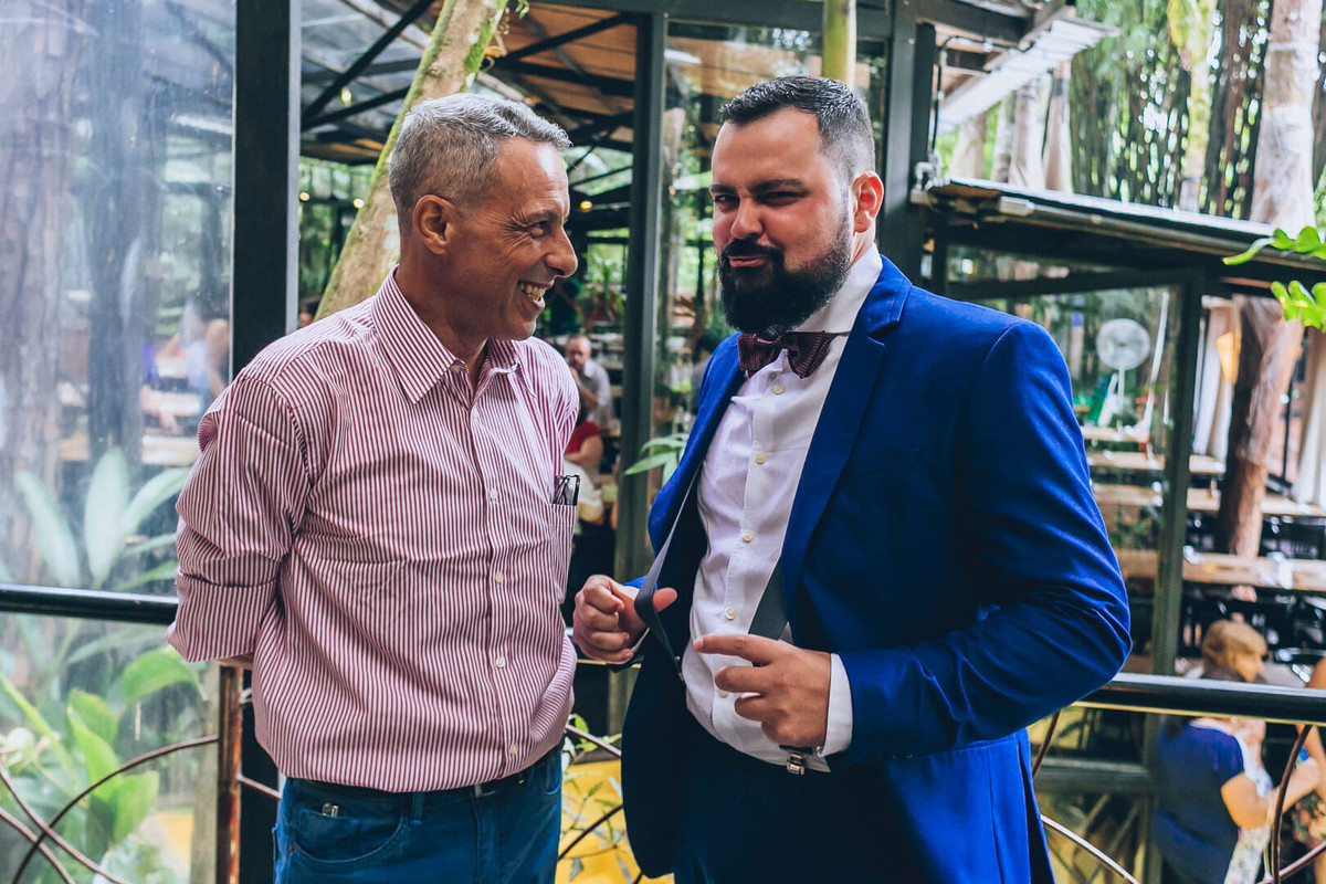 Noivo e pai da noiva em casamento fotografado por Say Cheese Fotografia