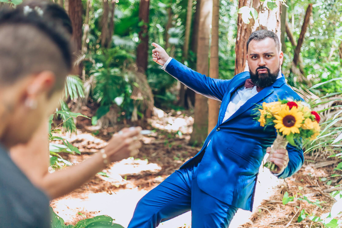 Noivo celebrando em casamento fotografado por Say Cheese Fotografia