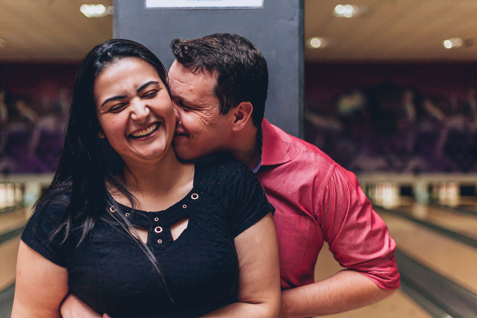 noivos se beijando em ensaio pré-wedding fotografado por Say Cheese Fotografia