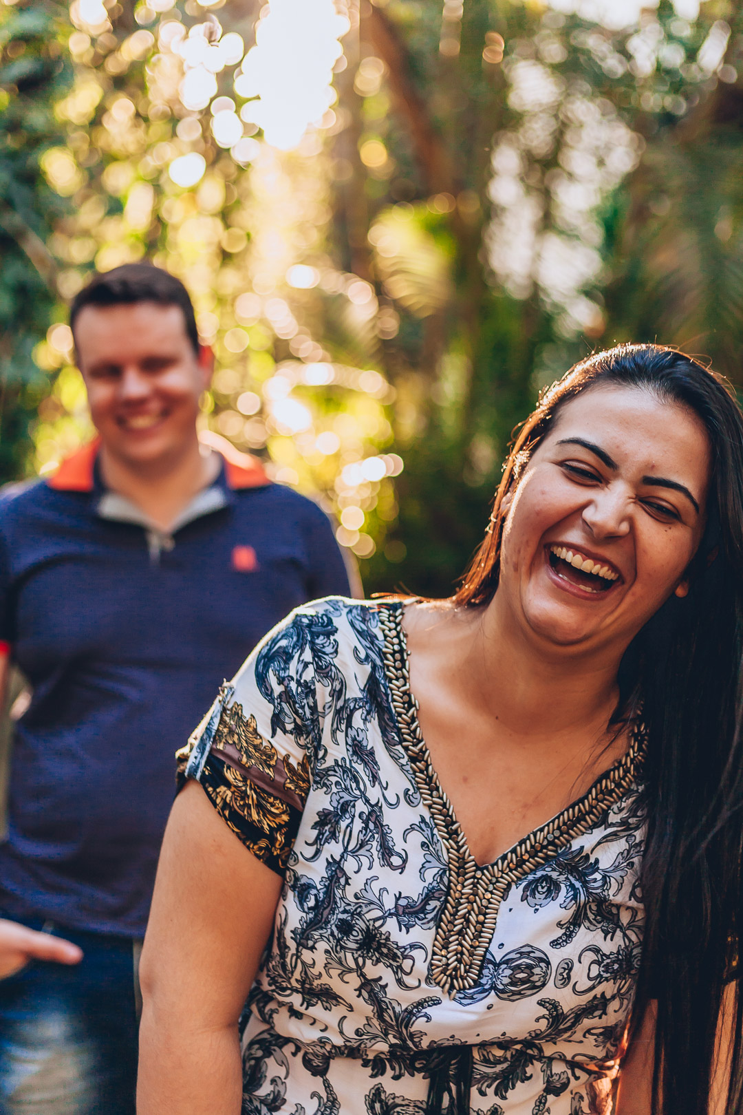 risada da noiva em ensaio pré-wedding fotografado por Say Cheese Fotografia