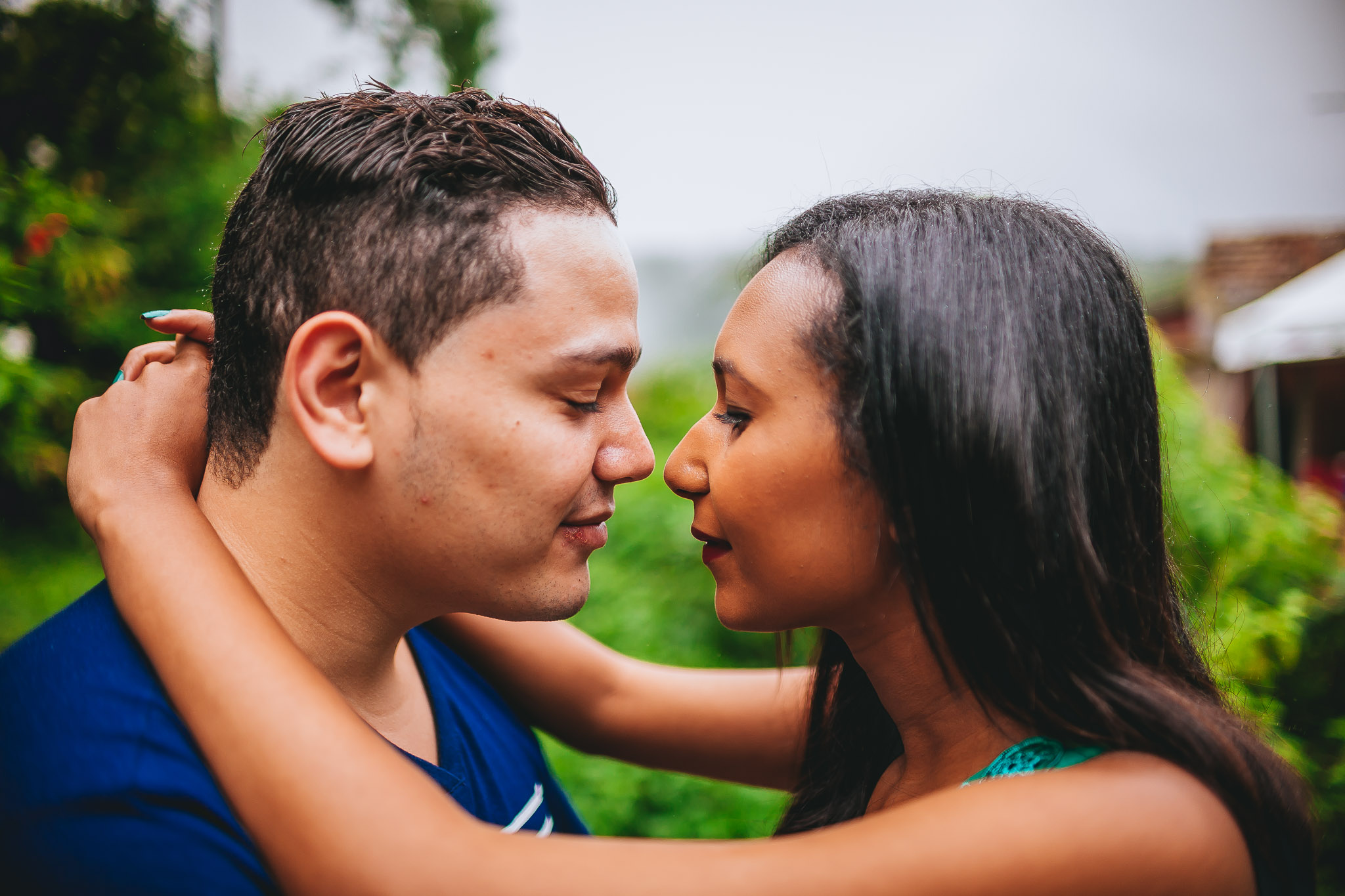 beijo dos noivos em ensaio pré wedding fotografado por Say Cheese Fotografia