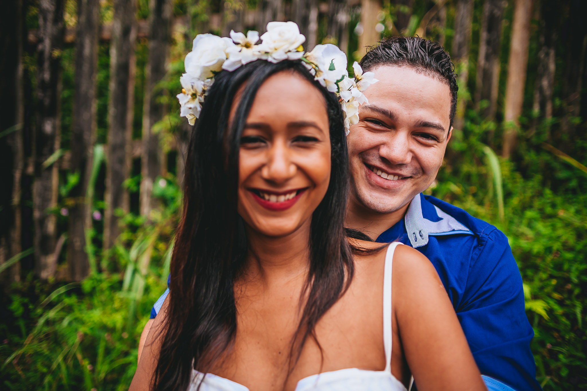noivos sorrindo em ensaio pré wedding fotografado por Say Cheese Fotografia