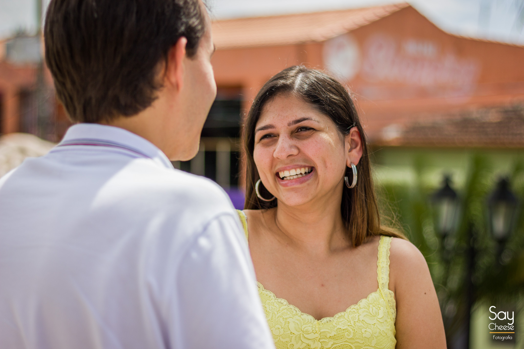 noiva sorrindo em ensaio pré-wedding fotografado por Say Cheese Fotografia no Interior de São Paulo