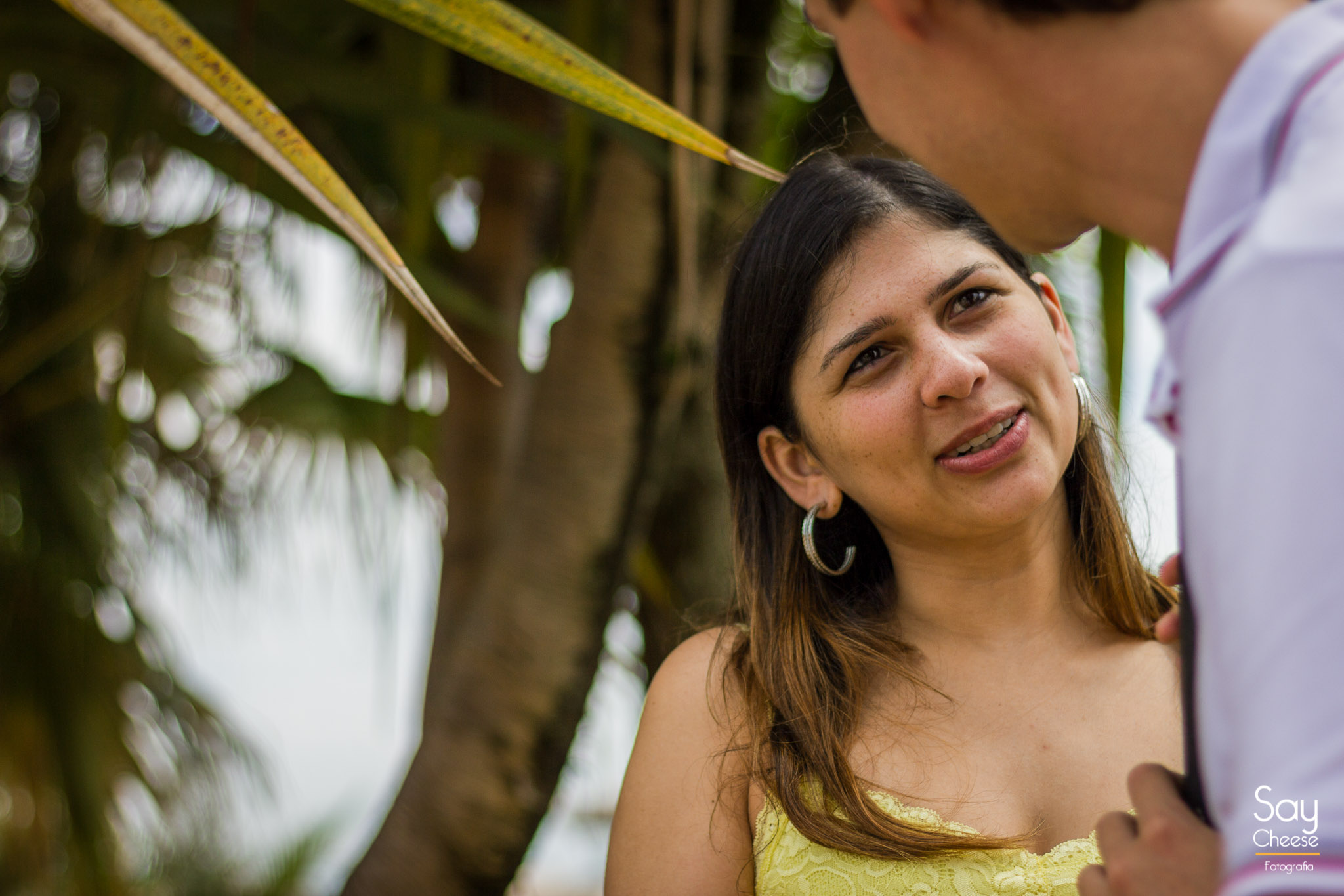 troca de olhares da noiva em ensaio pré-wedding fotografado por Say Cheese Fotografia no Interior de São Paulo