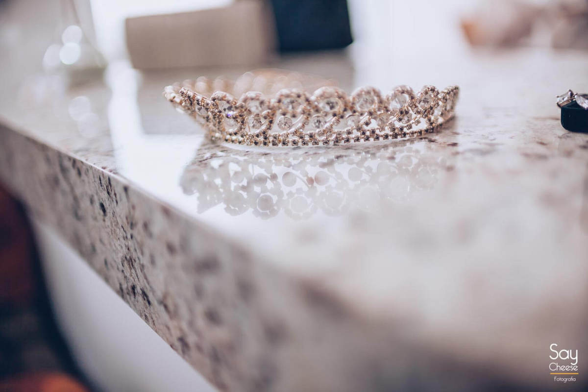 coroa de noiva com cristais