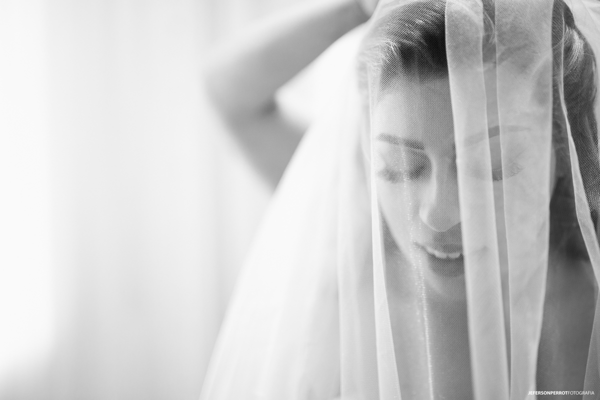 noiva manu colocando véu