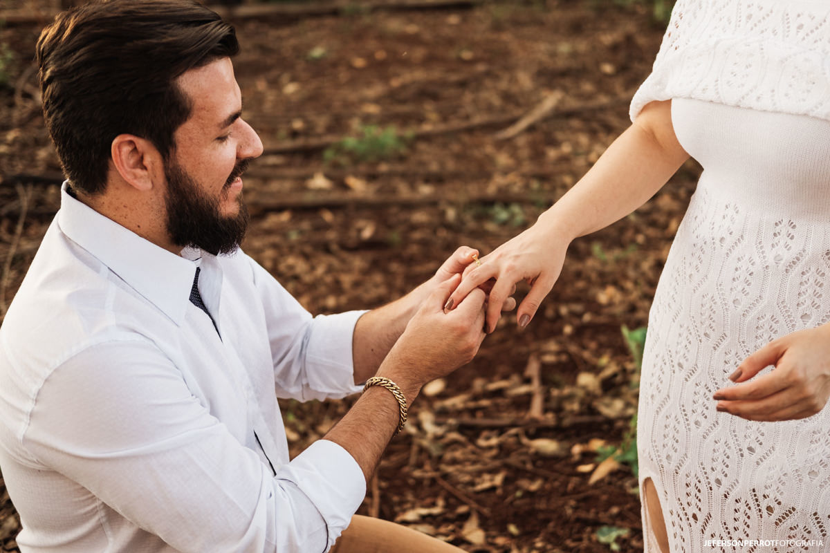 pedido de casamento surpresa em ensaio fotografico pre-casamento em mandaguari parana