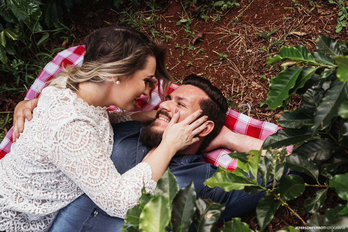ensaio casal plantação de cafe em mandaguari parana