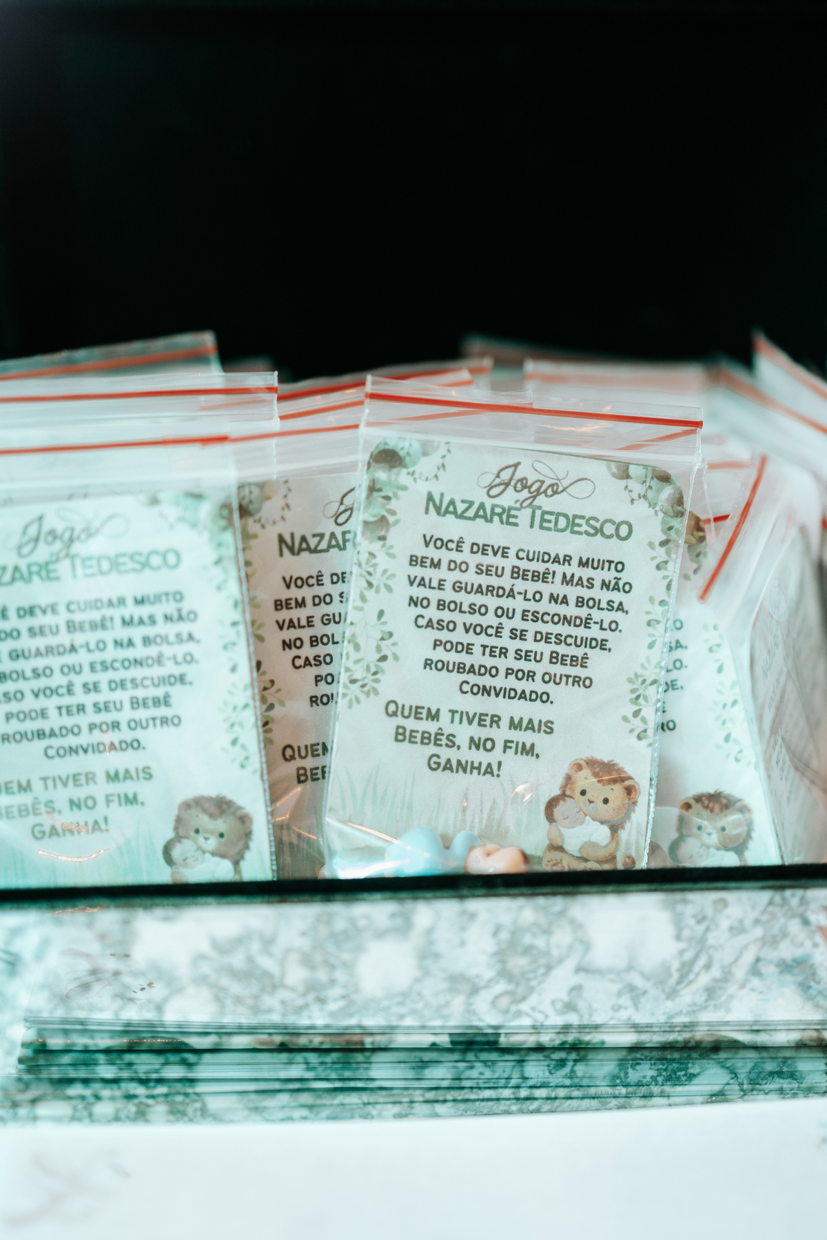 Foto em detalhe de cartões de brincadeira 