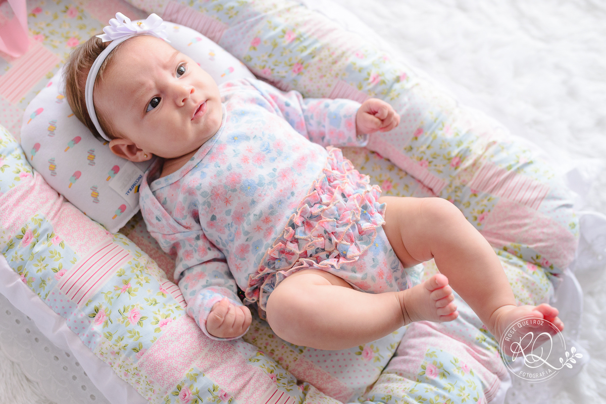 fotografia de bebê-ensaio de bebê-acompanhamento infantil-acompanhamento do bebê Uberaba